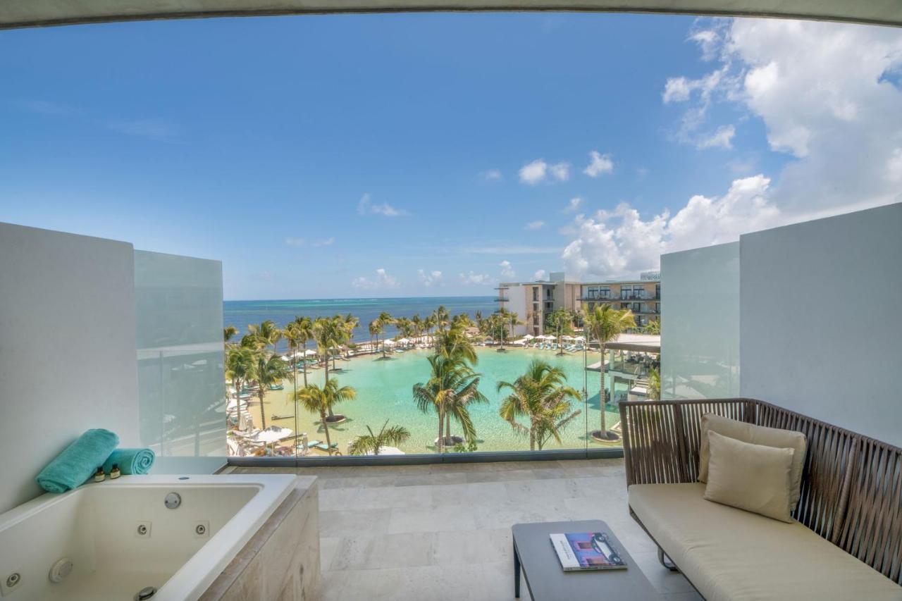 Haven Riviera Cancun (Adults Only) Alfredo V. Bonfil Luaran gambar View from a suite at the Grand Palladium Hotel
