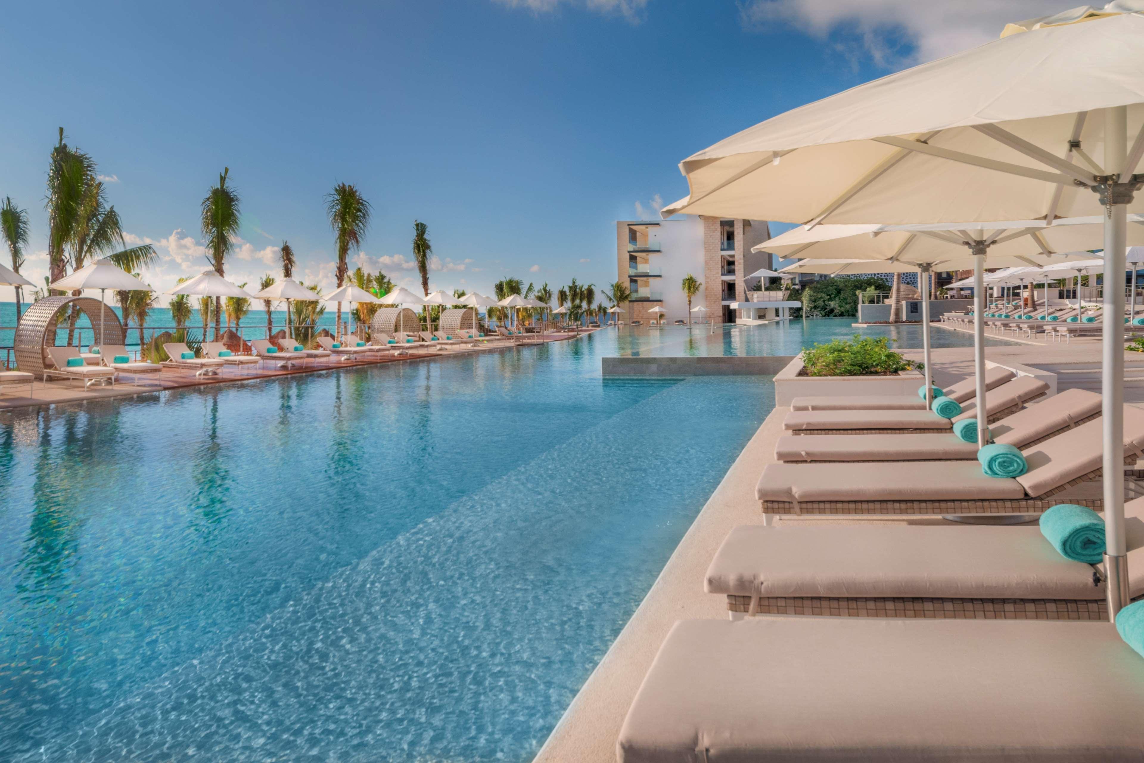 Haven Riviera Cancun (Adults Only) Alfredo V. Bonfil Luaran gambar The pool at the Hilton Cancun Resort
