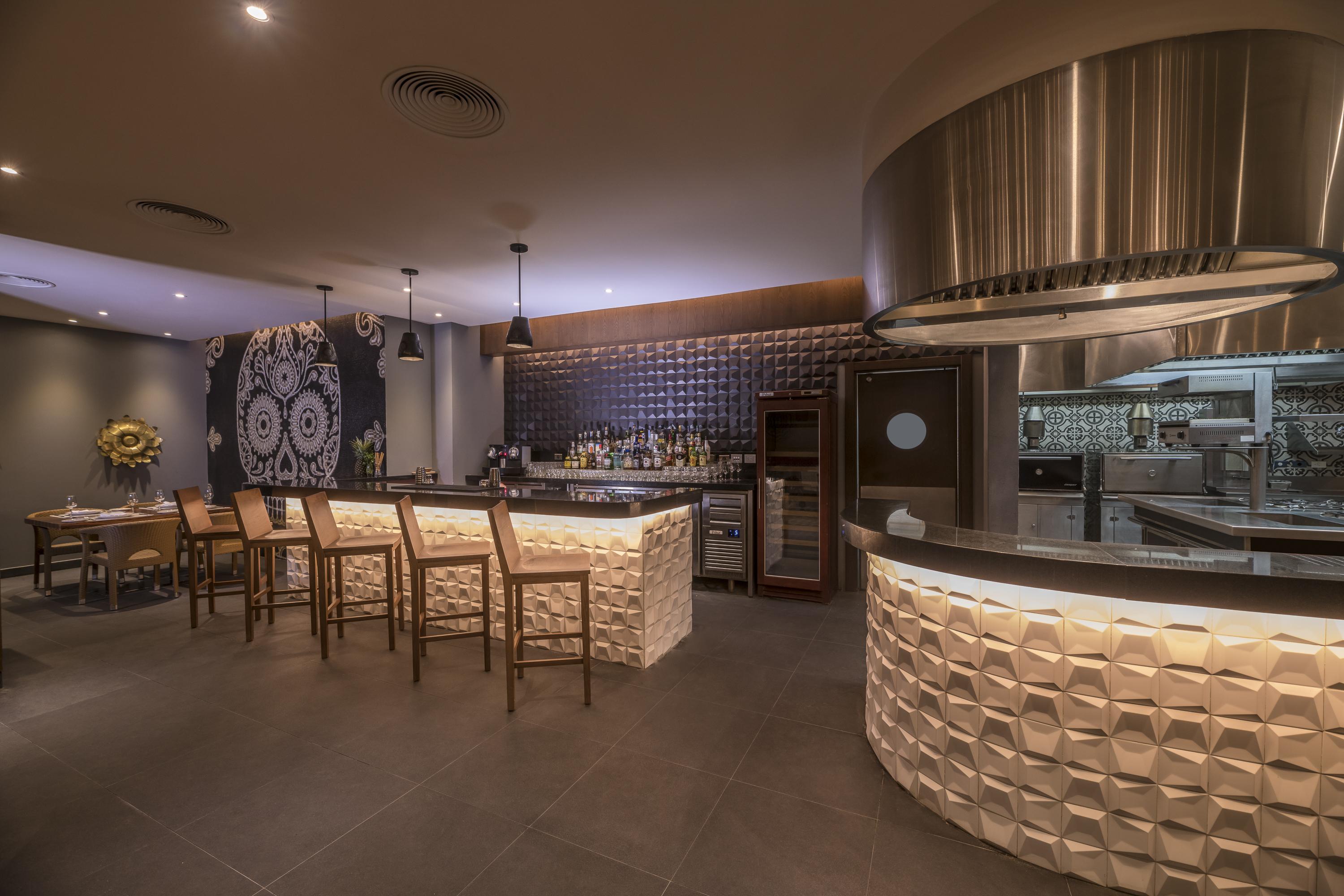 Haven Riviera Cancun (Adults Only) Alfredo V. Bonfil Luaran gambar The bar at the restaurant