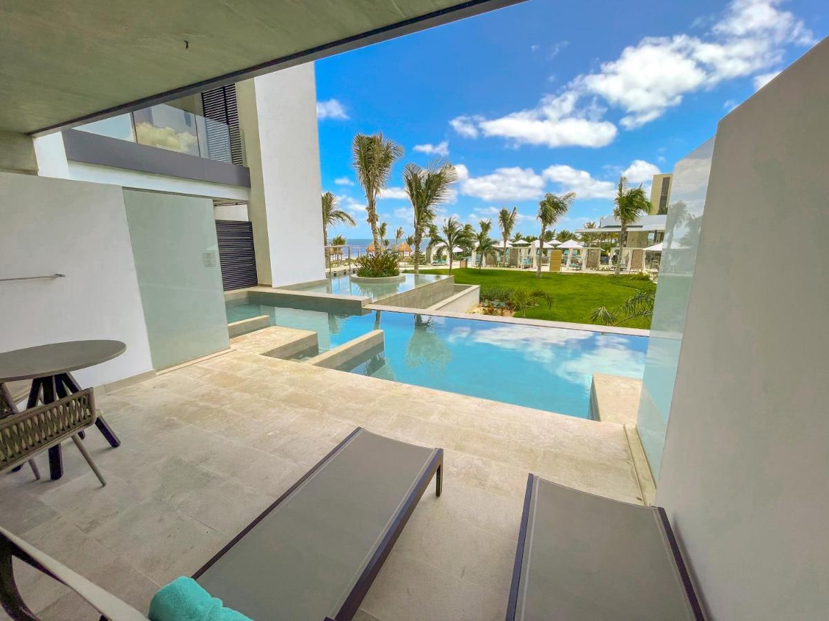 Haven Riviera Cancun (Adults Only) Alfredo V. Bonfil Luaran gambar A swim-out room at the Grand Palladium Costa Mujeres Resort & Spa