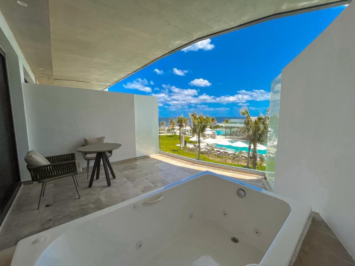 Haven Riviera Cancun (Adults Only) Alfredo V. Bonfil Luaran gambar Balcony of a suite at the Grand Palladium Costa Mujeres Resort & Spa
