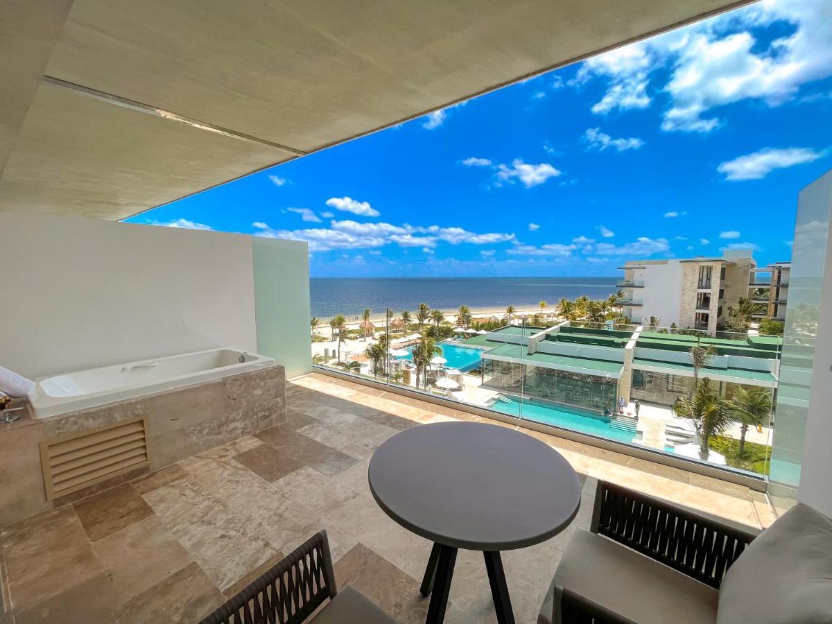 Haven Riviera Cancun (Adults Only) Alfredo V. Bonfil Luaran gambar Oceanfront view from a suite at the Grand at Moon Palace