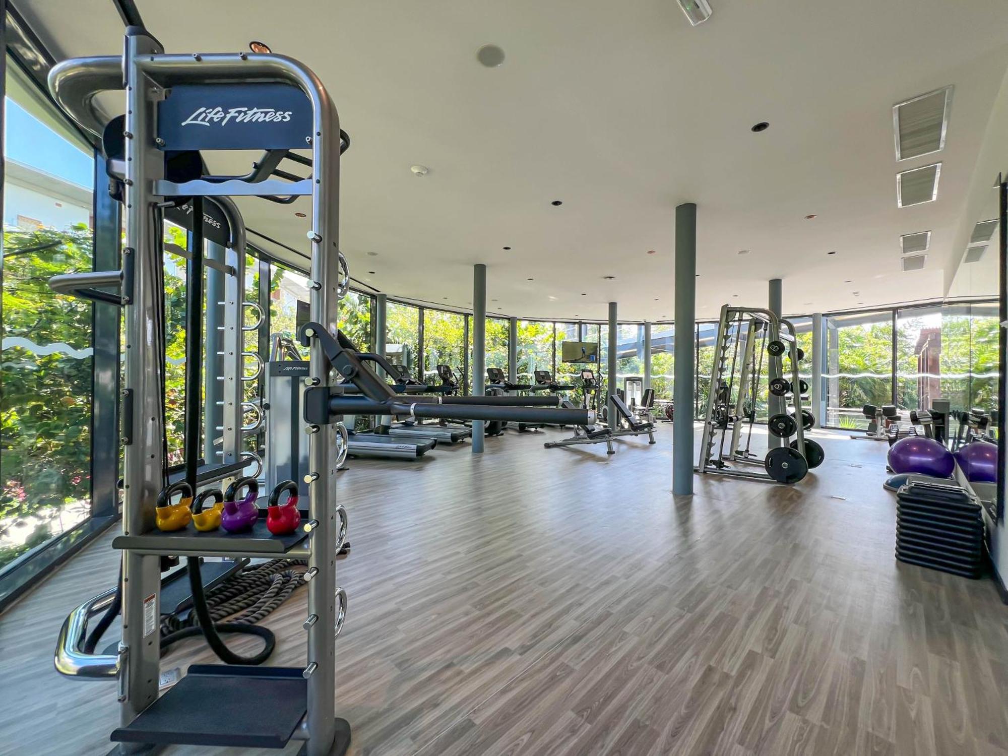 Haven Riviera Cancun (Adults Only) Alfredo V. Bonfil Luaran gambar Life Fitness gym at the 10th floor of the hotel